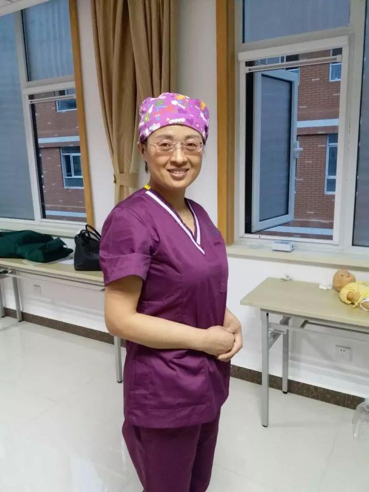 临沂这个跪在电梯里的女医生火了!谁认识她?